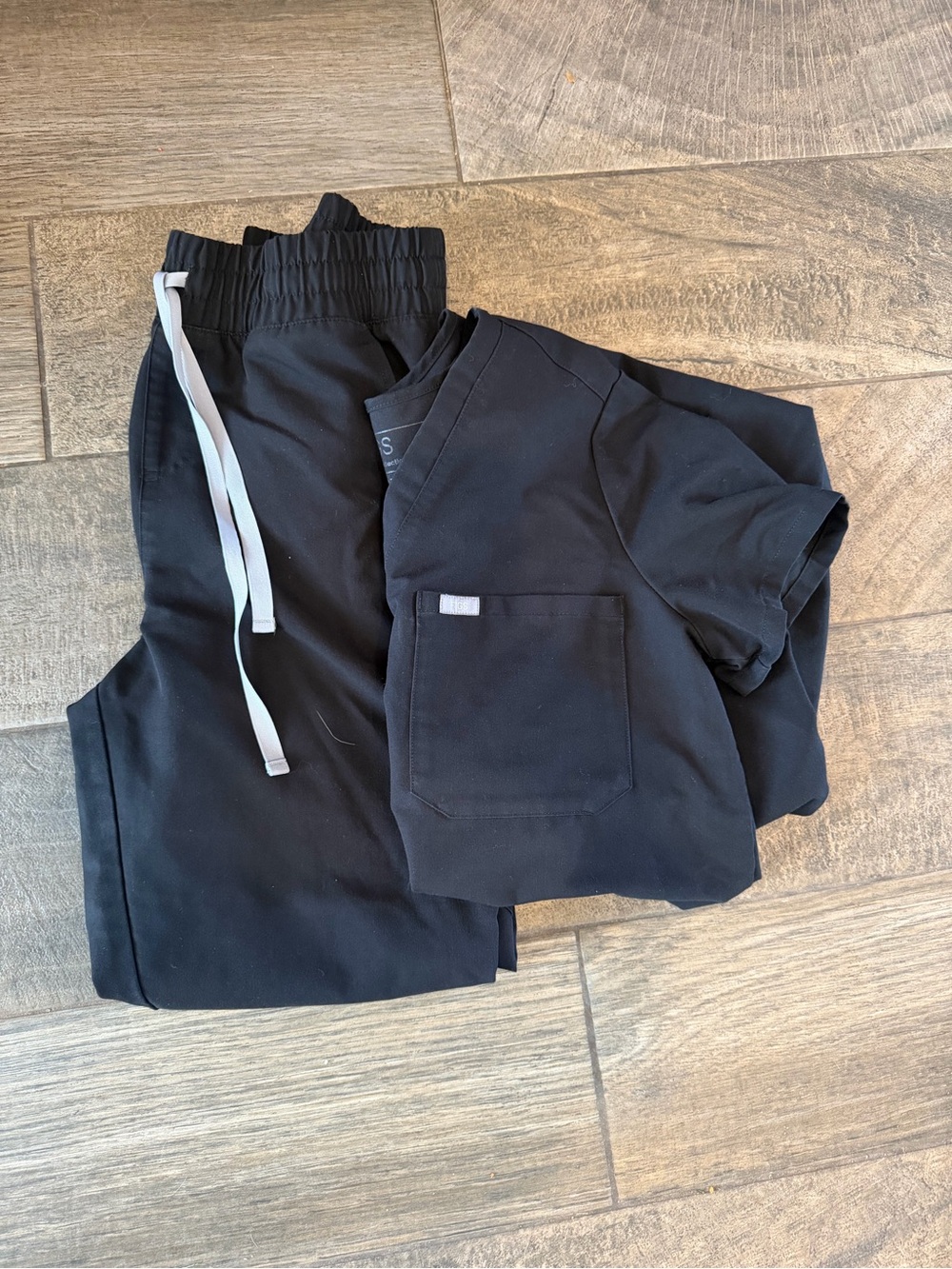 Figs black medium scrub set